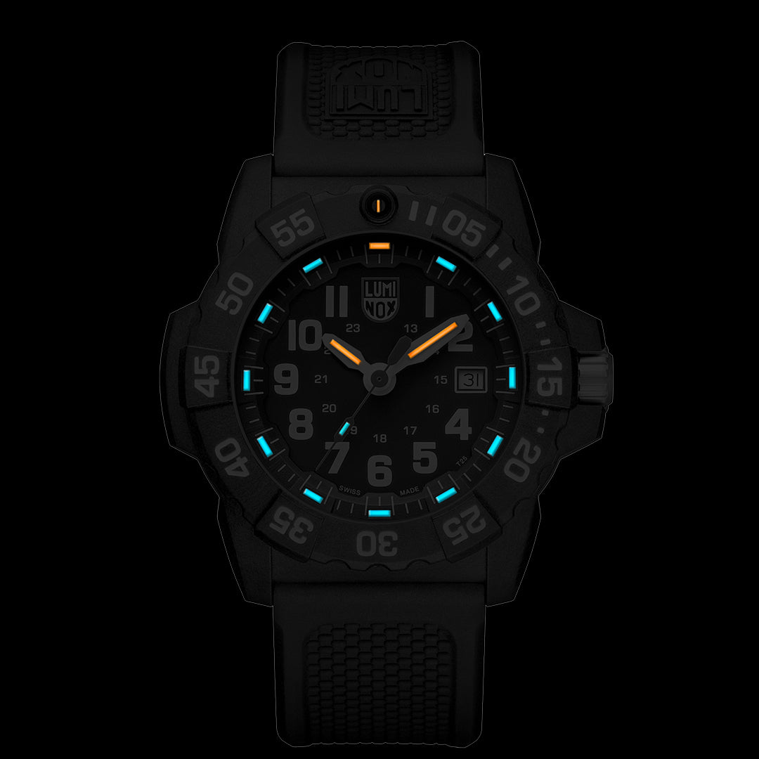 Luminox night online