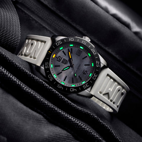 Luminox pink hotsell
