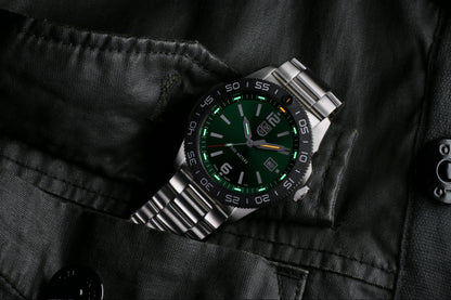 Pacific Diver Series - 3137
